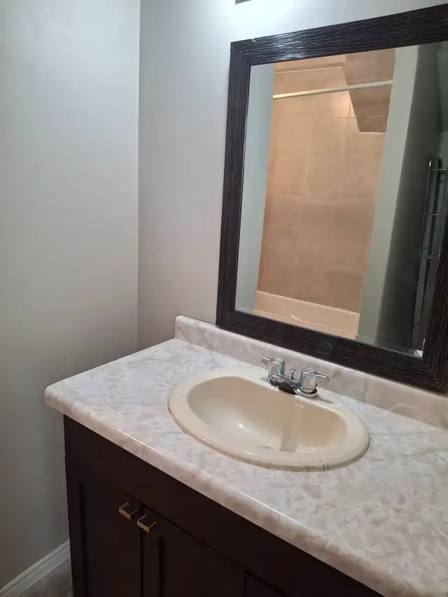 Two bedrooms main floor apartment for rent - Photo 10