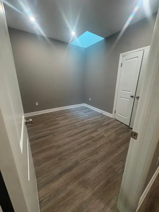 Renovated 5 Bedroom Apartment Downtown! - Photo 6