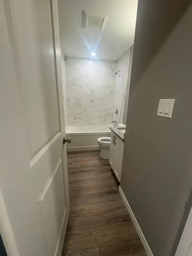 Renovated 5 Bedroom Apartment Downtown! - Photo 11