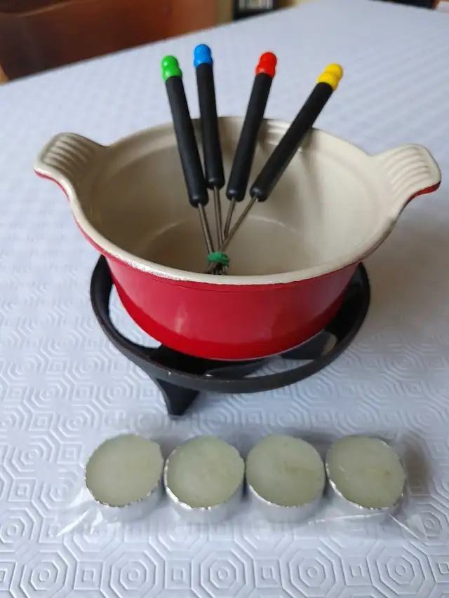 Caquelon à fondue LE CREUSET, fonte émaillée # 14 ( France )