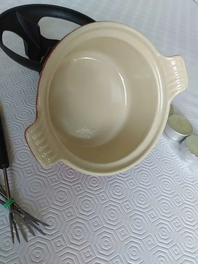 Caquelon à fondue LE CREUSET, fonte émaillée # 14 ( France ) - Photo 2