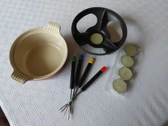 Caquelon à fondue LE CREUSET, fonte émaillée # 14 ( France ) - Photo 4