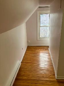 Cozy 1 Bedroom Centretown Apartment for Rent (544 Bay St) - Photo 3