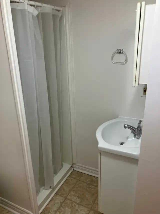 Cozy 1 Bedroom Centretown Apartment for Rent (544 Bay St) - Photo 9