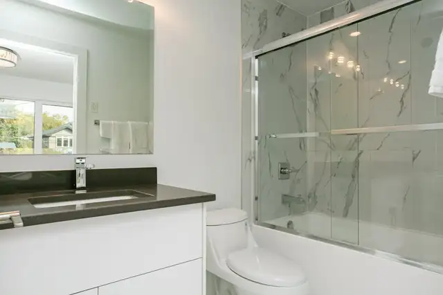 Private room with shared washroom near U Of A - Photo 5