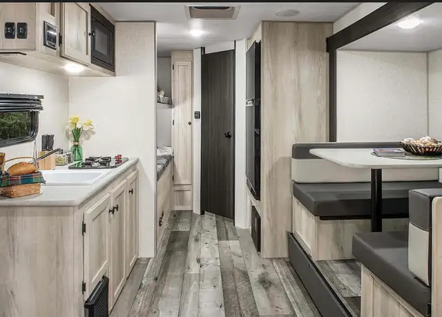 2027 WINNIPEG RV CAMPER TRAILER RENTALS!  ALL NEWER UNITS! ! - Photo 23