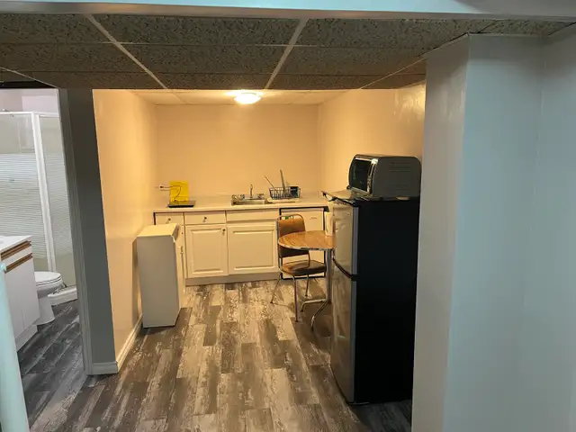 A bachelor for rent close to the U of M - Photo 3