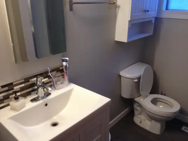 LARGE MODERN ROOM FOR RENT - Photo 2