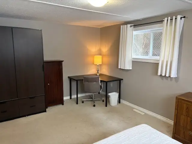 LARGE MODERN ROOM FOR RENT - Photo 4