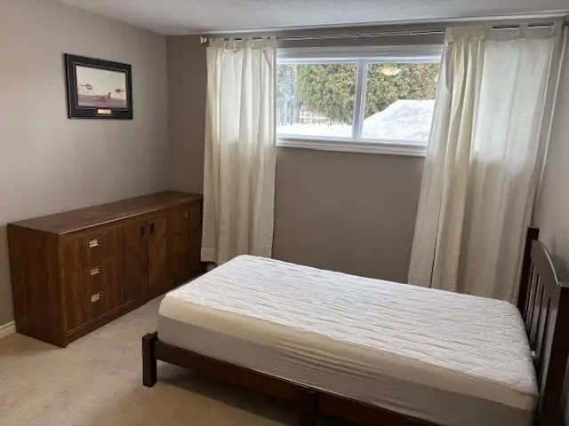 LARGE MODERN ROOM FOR RENT - Photo 5