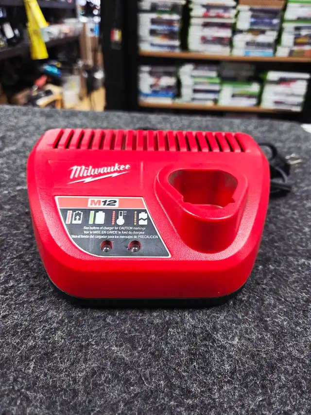 Chargeur Milwaukee M12
