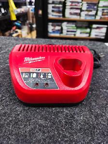 Chargeur Milwaukee M12
