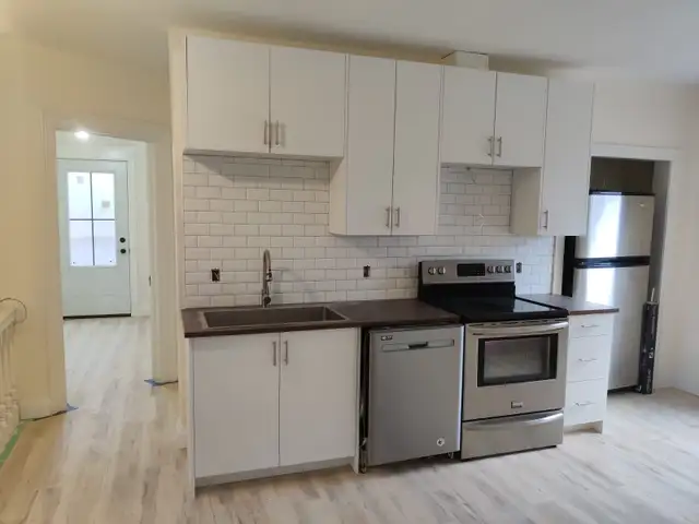 3 BEDROOM 1 BATH UNIT FOR RENT — UPPER UNIT