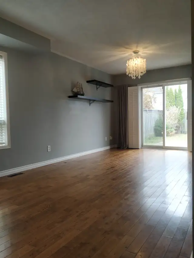 3 Bedroom Detached House for Lease (Entire House) in Oshawa - Photo 2