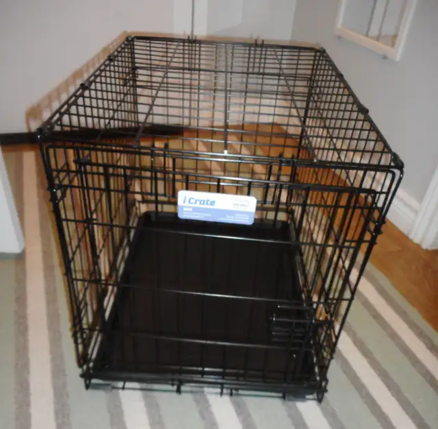 Dog Crate size L24'X W17'X H19' inches excellent condition