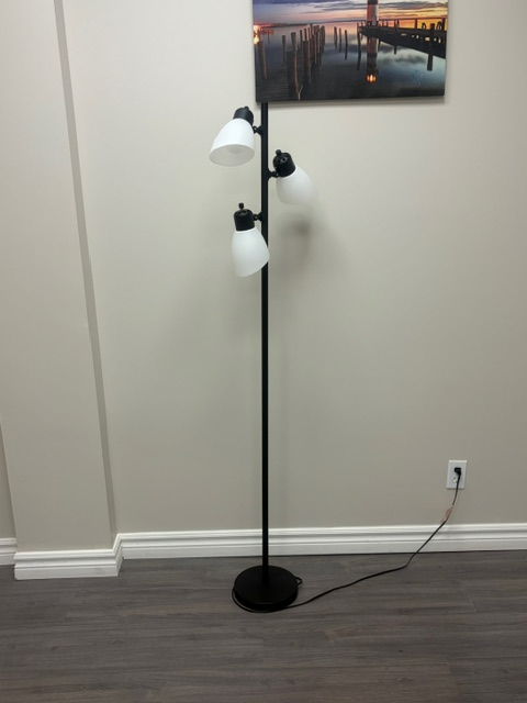Modern 3-Light Floor Lamp – Adjustable Heads – for sale - Photo 2
