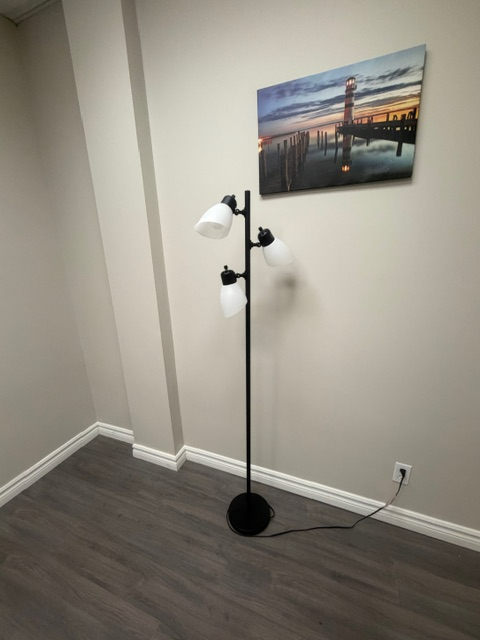 Modern 3-Light Floor Lamp – Adjustable Heads – for sale - Photo 3