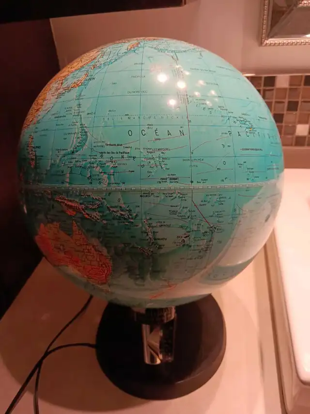Globe terrestre lumineux avec longitude et latitude - Photo 3