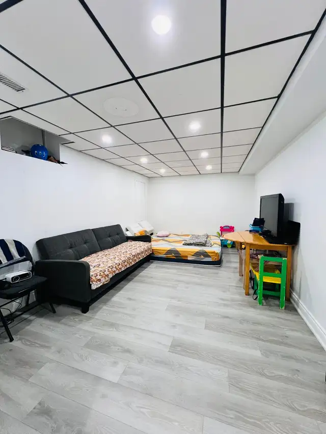 Newly Renovated 2 Bedroom Basement Apartment for Rent - Photo 7
