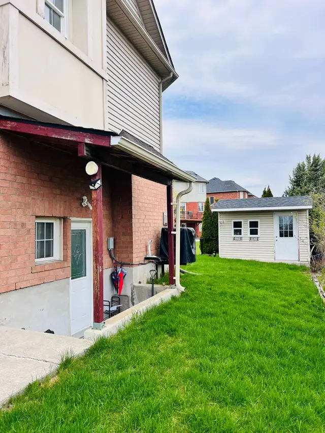 Newly Renovated 2 Bedroom Basement Apartment for Rent - Photo 22