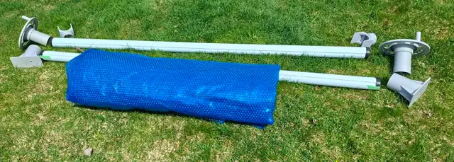 Piscine toile solaire, rouleaux et tubes tout neufs