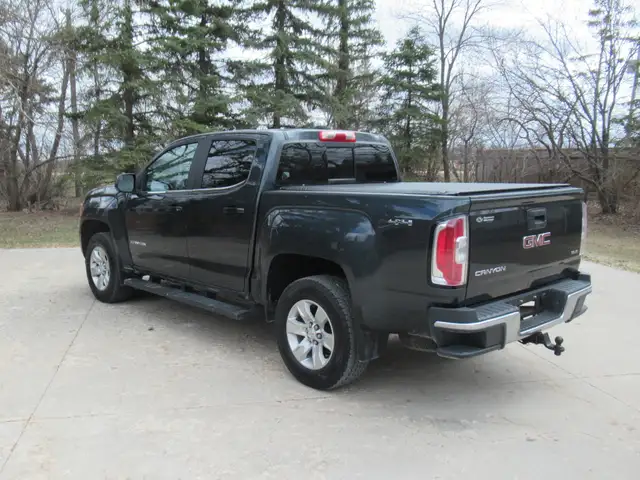 2017 GMC Canyon SLE Crew Cab 4WD - Photo 3