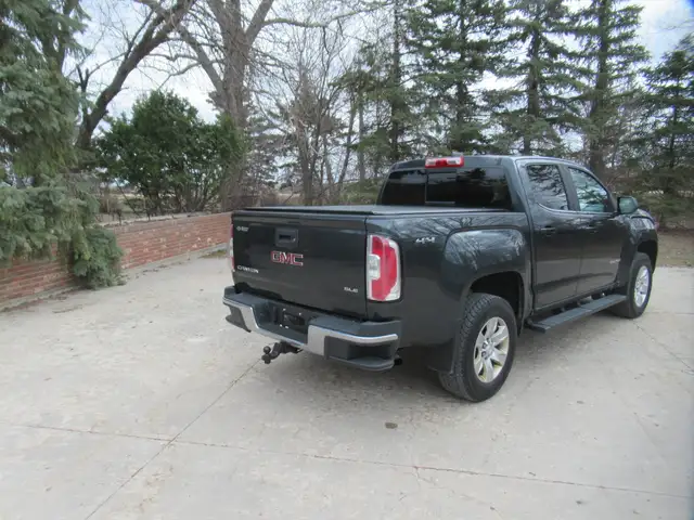 2017 GMC Canyon SLE Crew Cab 4WD - Photo 5