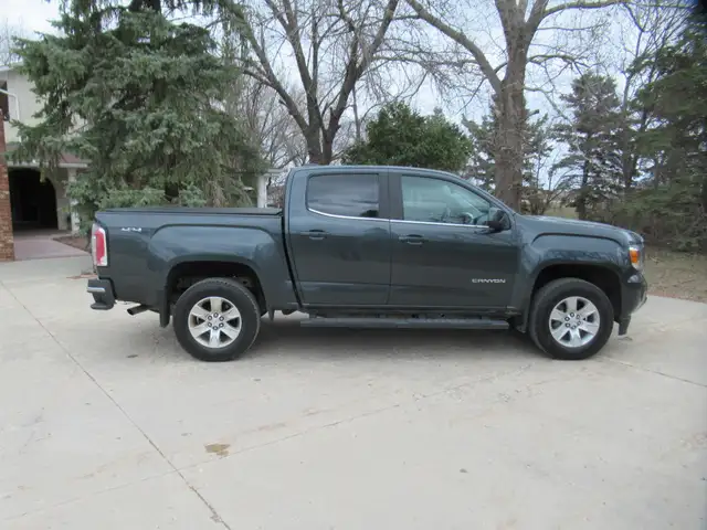 2017 GMC Canyon SLE Crew Cab 4WD - Photo 6
