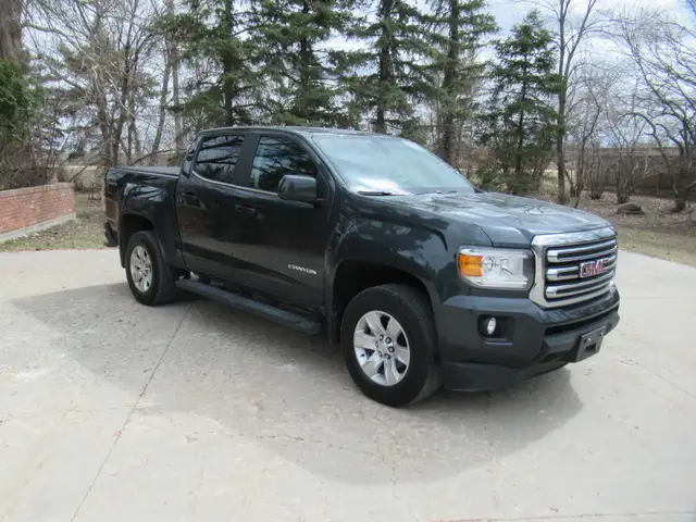 2017 GMC Canyon SLE Crew Cab 4WD - Photo 7