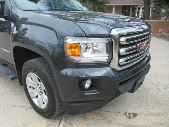 2017 GMC Canyon SLE Crew Cab 4WD - Photo 10
