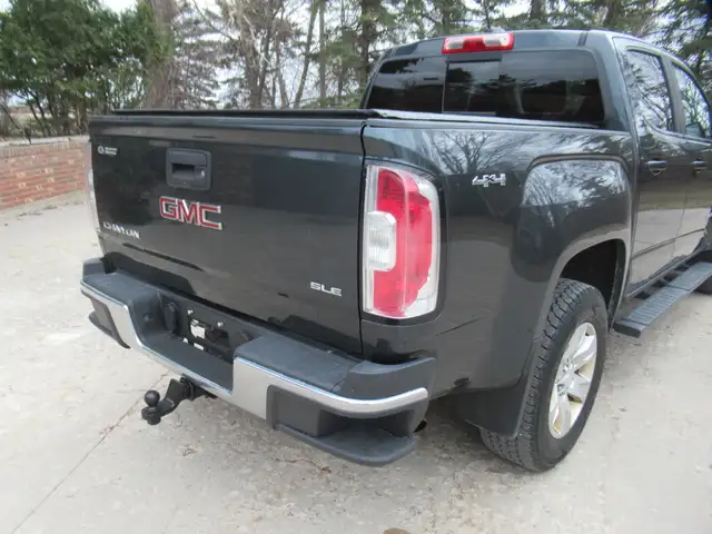 2017 GMC Canyon SLE Crew Cab 4WD - Photo 11