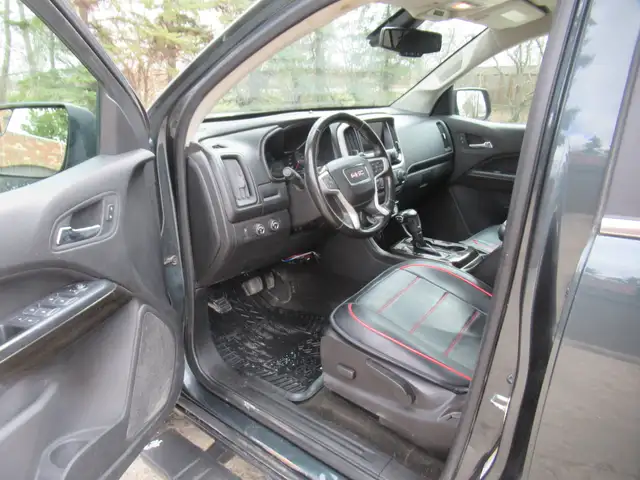 2017 GMC Canyon SLE Crew Cab 4WD - Photo 14