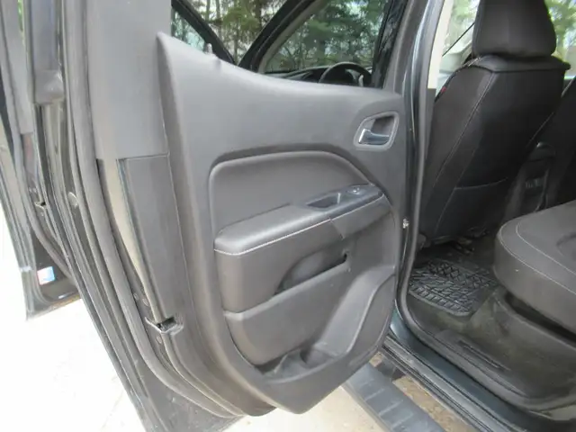 2017 GMC Canyon SLE Crew Cab 4WD - Photo 24