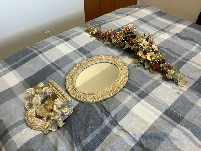 flower mirror arrangement