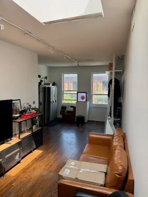 Queen West Studio - Photo 8