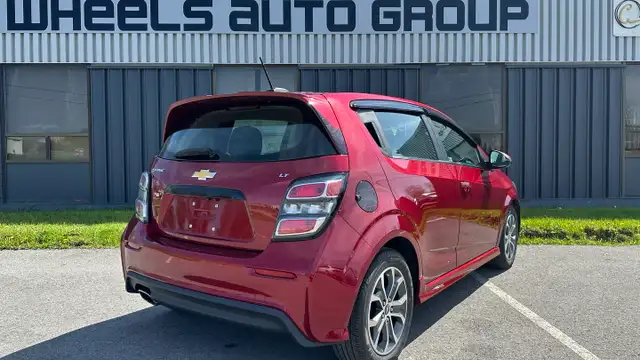 2017 Chevrolet Sonic LT - Photo 4
