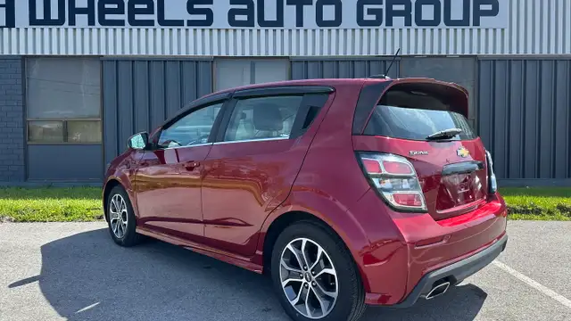 2017 Chevrolet Sonic LT - Photo 6