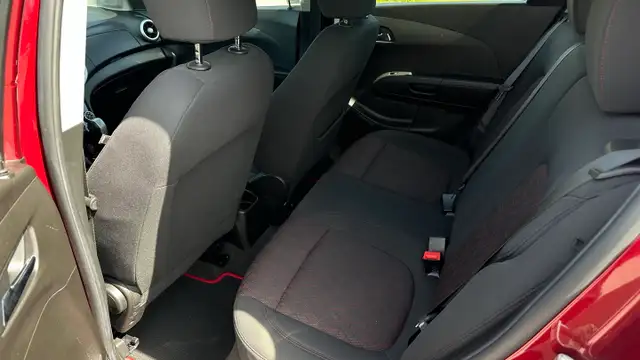 2017 Chevrolet Sonic LT - Photo 8