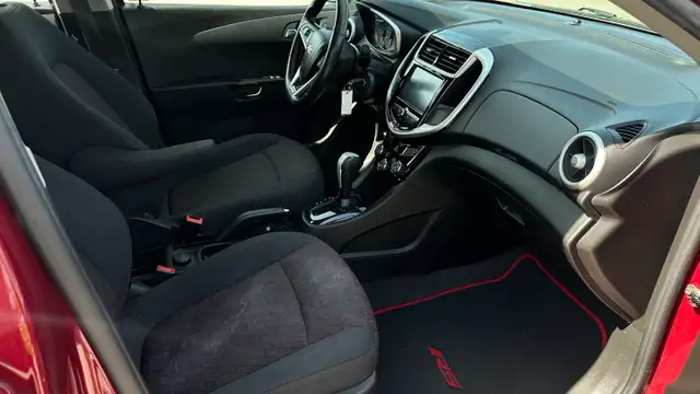 2017 Chevrolet Sonic LT - Photo 9