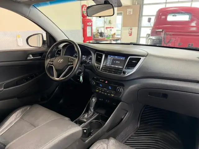 2018 Hyundai TUCSON SEL / AWD / Heated Leather, Wheel / Pano Roo - Photo 9