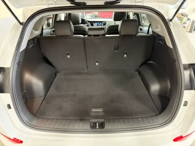 2018 Hyundai TUCSON SEL / AWD / Heated Leather, Wheel / Pano Roo - Photo 12