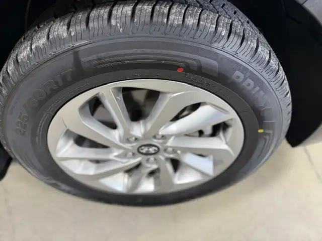 2018 Hyundai TUCSON SEL / AWD / Heated Leather, Wheel / Pano Roo - Photo 24