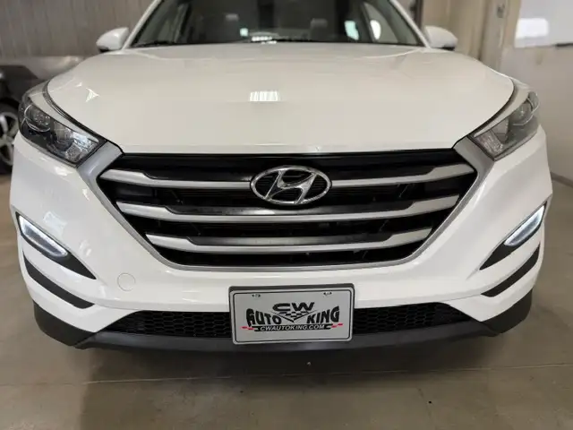 2018 Hyundai TUCSON SEL / AWD / Heated Leather, Wheel / Pano Roo - Photo 25