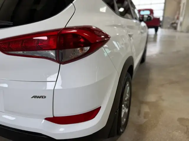 2018 Hyundai TUCSON SEL / AWD / Heated Leather, Wheel / Pano Roo - Photo 30