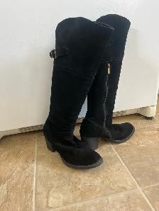 woman’s size 11 boots or 41