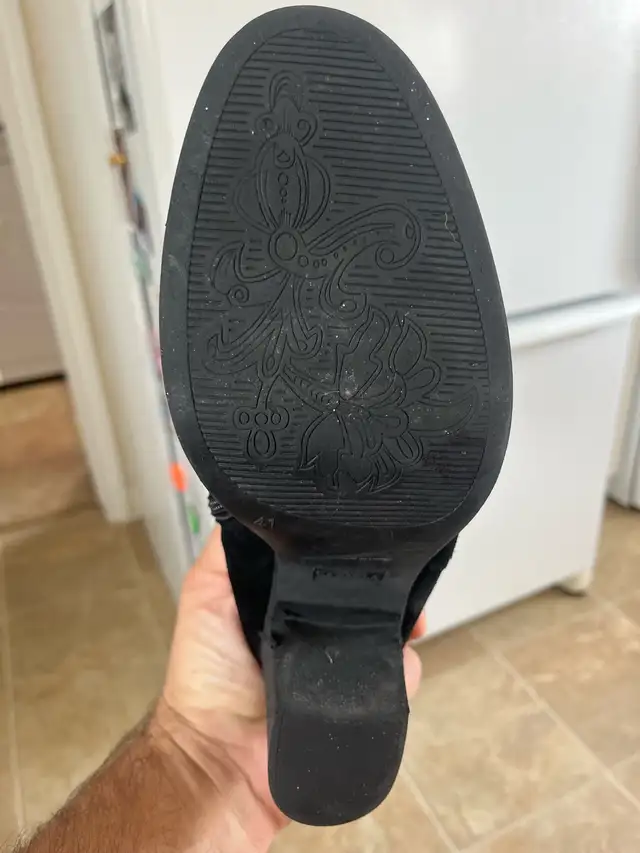 woman’s size 11 boots or 41 - Photo 5