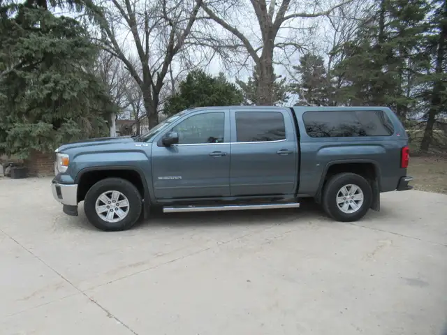 2014 GMC Sierra 1500 SLE Crew Cab 4WD - Photo 2