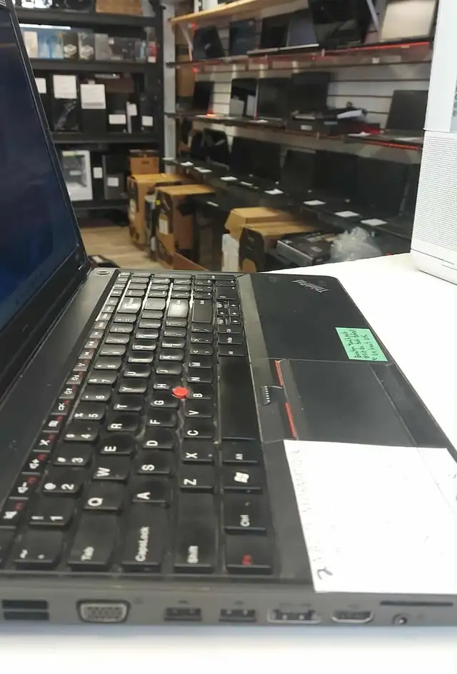 Lenovo ThinkPad E520 i5-2410M 8Go Ram SSD 120Go DVD 15.6po - Photo 4