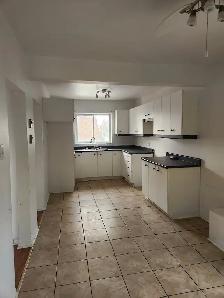 UPSTAIRS - 2 LEVEL - 3 BDRM UNIT