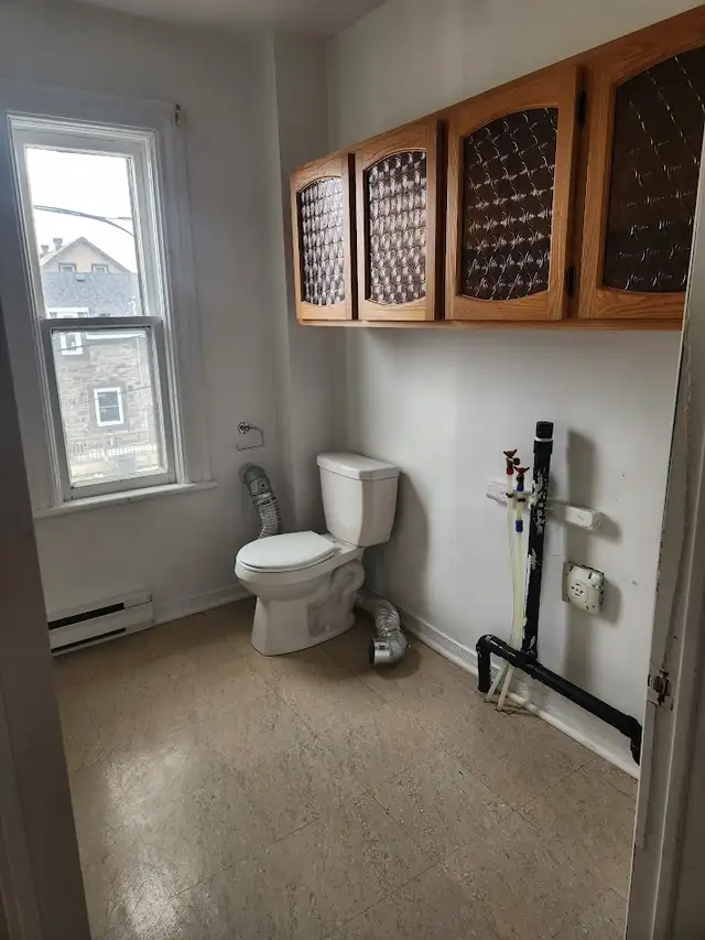 UPSTAIRS - 2 LEVEL - 3 BDRM UNIT - Photo 4